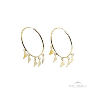 Argola Oval de Fio Redondo com Pingentes de Triângulos OA - Ouro Universal