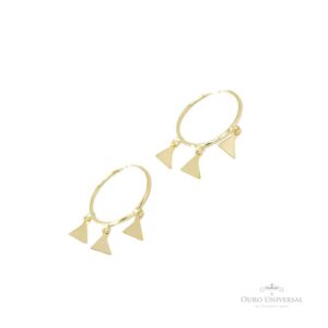 Argola Redonda de Fio Redondo com 3 Pingentes de Triângulos OA - Ouro Universal